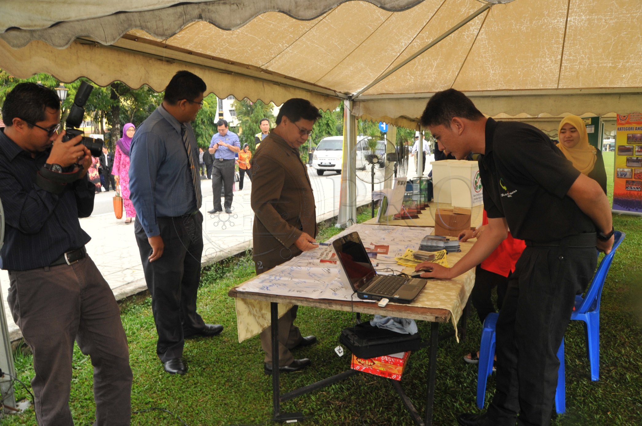 PRO 14 51 KKP PRO 7043